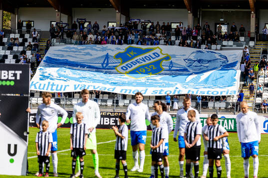 Oddevolds klack med tifo