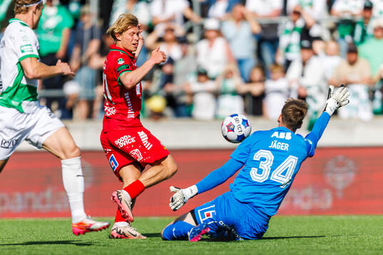 GAIS Rasmus Niklasson Petrovic och Västerås målvakt Elis