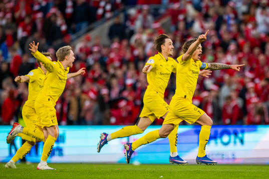 Patrick Berg and players of Bodø/Glimt celebrate