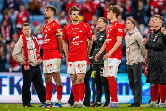 Fredrik Pallesen Knudsen, Jacob Lungi Sørensen and players