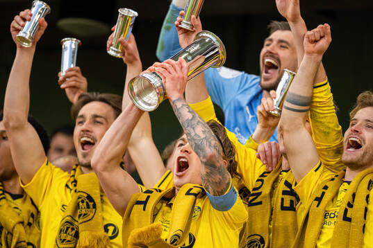 Patrick Berg and players of Bodø/Glimt celebrate with the