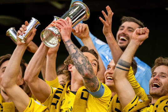Patrick Berg and players of Bodø/Glimt celebrate with the