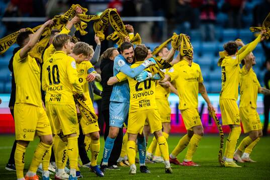 Goalkeeper Nikita Haikin of Bodø/Glimt celebrates