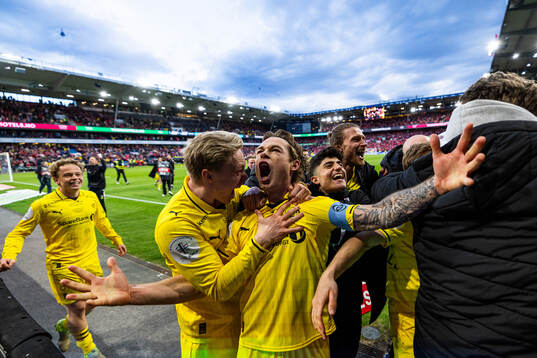 Patrick Berg and Ulrik Saltnes of Bodø/Glimt  celebrates