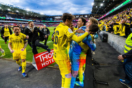 Goalkeeper Nikita Haikin of Bodø/Glimt celebrates