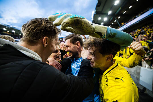 Goalkeeper Nikita Haikin and Håkon Evjen of Bodø/Glimt