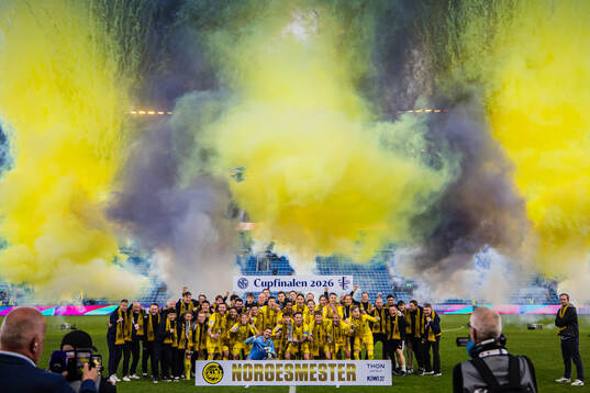 Players of Bodø/Glimt celebrates with the trophy