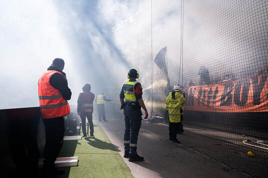 Matchen avbruten på grund av rökutveckling