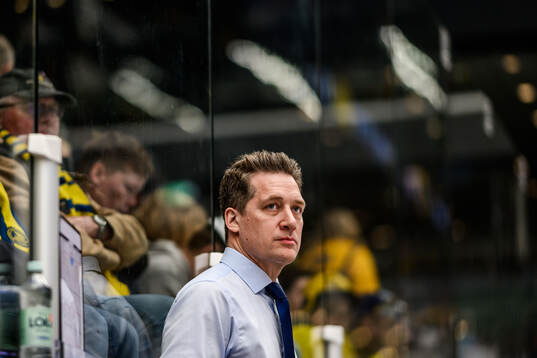 Head coach Sam Hallam of Sweden