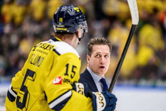 Head coach Sam Hallam of Sweden