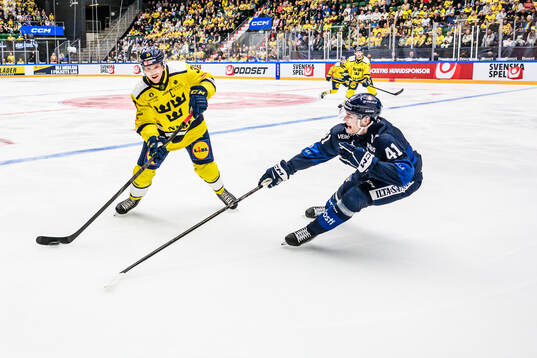 Jakob Silfverberg of Sweden and Ville Heinola of Finland
