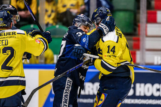 Atro Leppänen of Finland and Robert Hägg of Sweden
