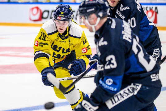 Simon Holmström of Sweden
