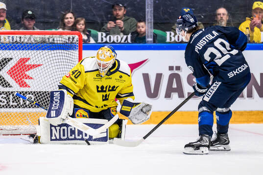 Goaltender Arvid Söderblom of Sweden