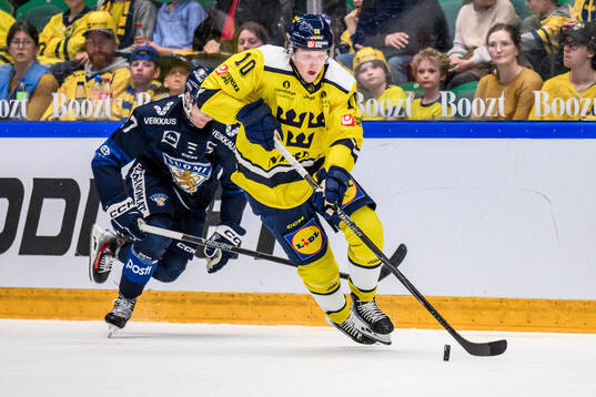 Simon Holmström of Sweden