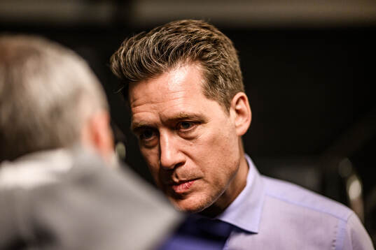 Head coach Sam Hallam of Sweden