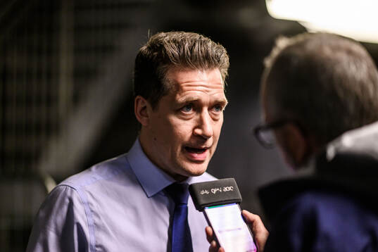 Head coach Sam Hallam of Sweden