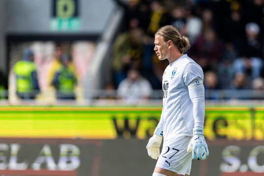 Malmö FFs målvakt Johan Dahlin deppar