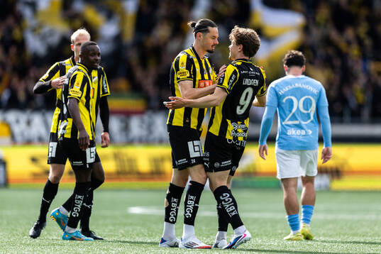 Häckens Amor Layouni och Gustav Lindgren jublar