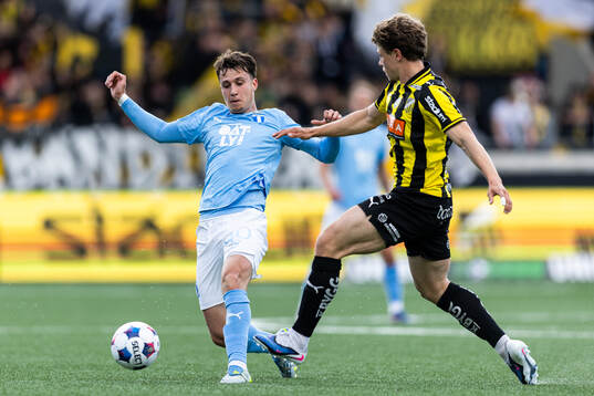 Malmö FFs Kenan Busuladzic och Häckens Gustav Lindgren