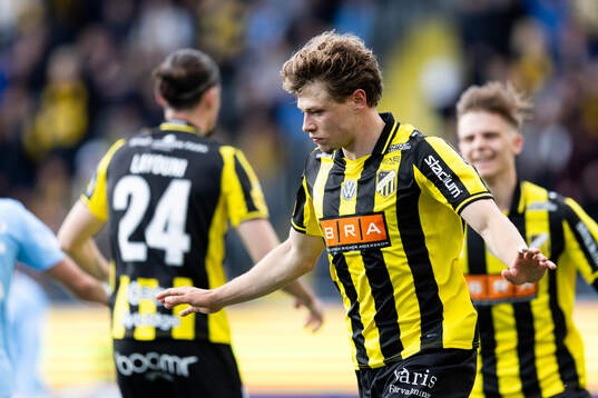 Häckens Gustav Lindgren jublar