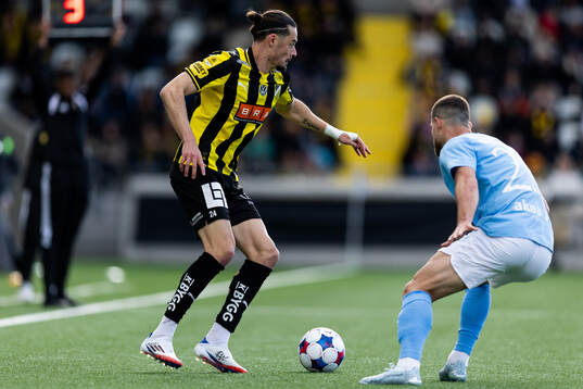 Häckens Amor Layouni och Malmö FFs Gabriel Busanello