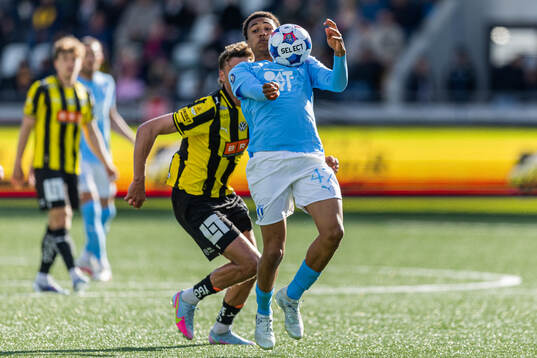 Malmö FFs  Theodor Lundbergh och Häckens Silas Andersen