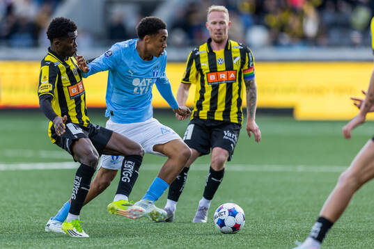 Häckens Abdoulaye Doumbia och Malmö FFs  Theodor Lundbergh