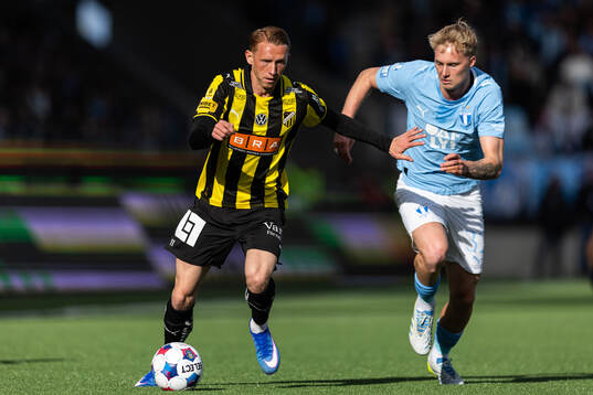 Häckens Julius Lindberg och Malmö FFs Daniel Gudjohnsen