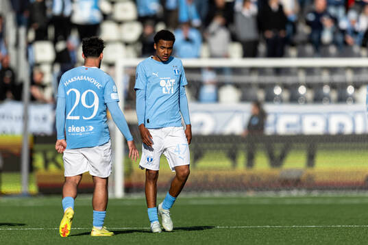 Malmö FFs Sead Haksabanovic och  Theodor Lundbergh deppar