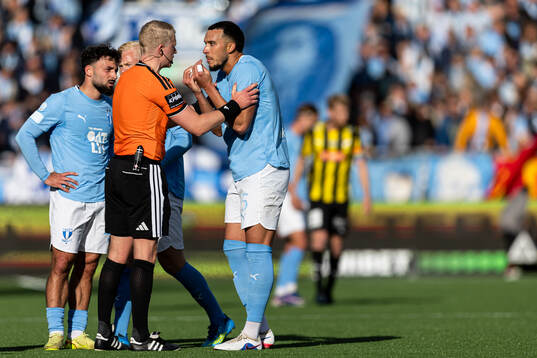 Malmö FFs Sead Haksabanovic och Andrej Djuric pratar med
