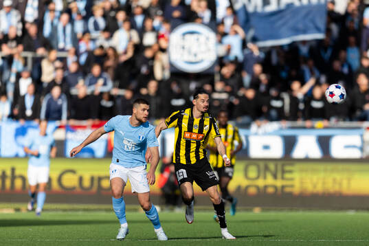 Malmö FFs Gabriel Busanello och Häckens Silas Andersen