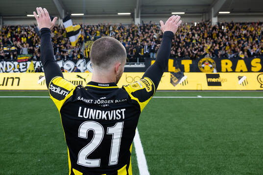 Häckens Adam Lundkvist tackar publiken