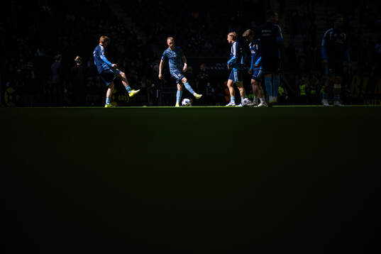 Djurgårdens spelare värmer upp
