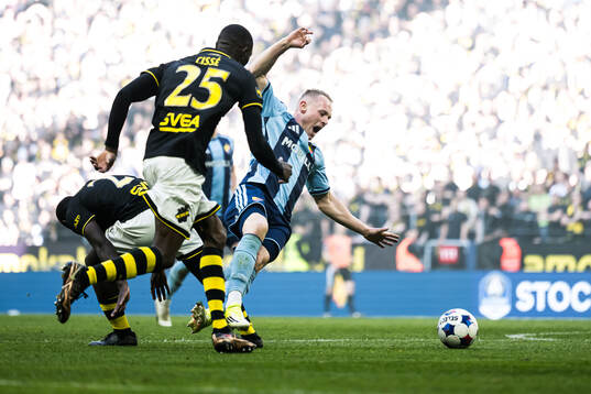 Djurgårdens Kristian Lien och AIKs Stanley Wilson Omondi