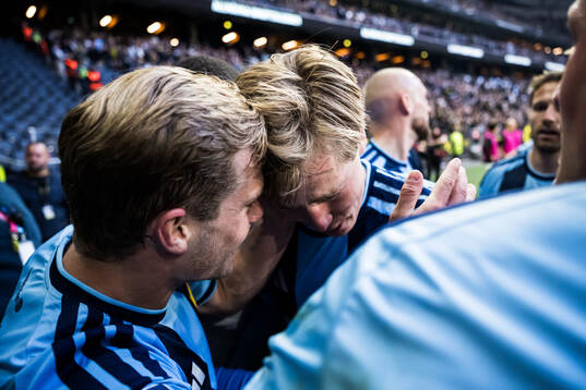 Djurgårdens Bo Hegland och Hampus Finndell jublar