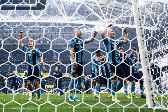 Djurgårdens Kristian Lien jublar med lagkamrater