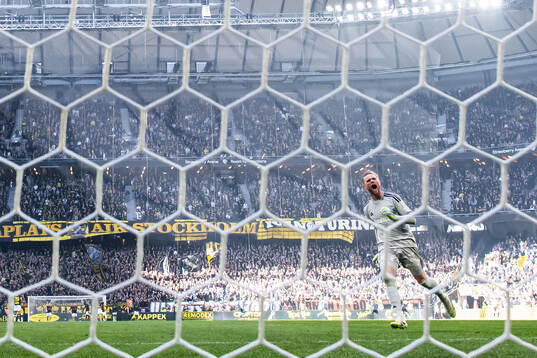 Djurgårdens målvakt Jacob Rinne jublar