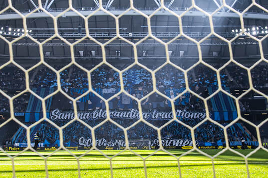 Djurgårdens supportrar med ett tifo