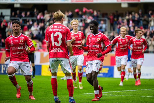 Kalmars Charles Sagoe Jr jublar