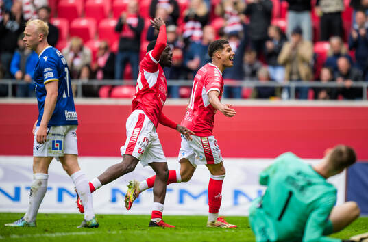 Kalmars Anthony Olusanya jublar