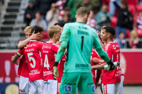 Halmstads målvakt Tim Rönning deppar och Kalmars Anthony