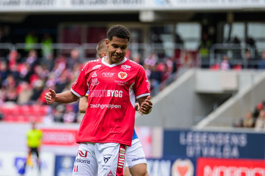 Kalmars Anthony Olusanya reagerar