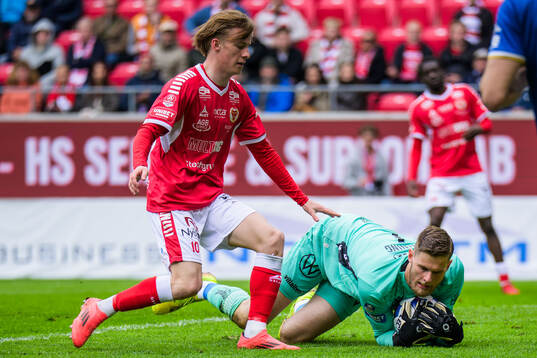Kalmars Marius Söderbäck och Halmstads målvakt Tim