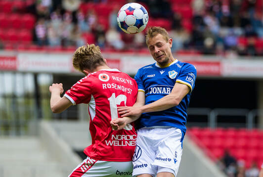 Kalmars Charlie Rosenqvist och Halmstads Joel Allansson