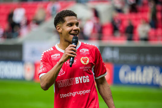 Kalmars Anthony Olusanya jublar