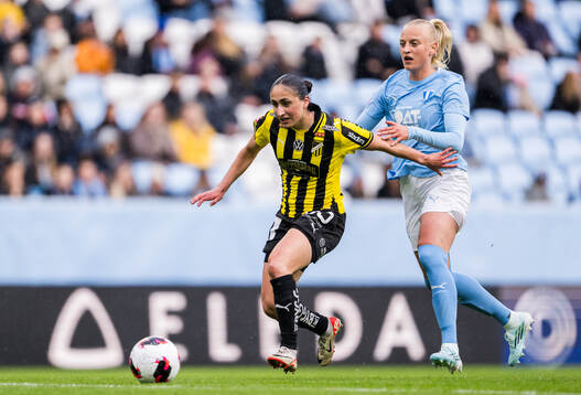 Häckens Nesrin Akgun och Malmö FFs Wilma Carlsson