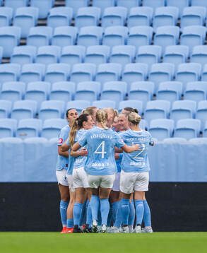 Malmö FFs Wilma Carlsson jublar med lagkamrater