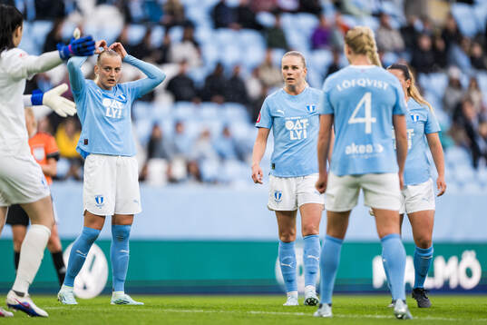 Malmö FFs Wilma Carlsson och Nellie Lilja deppar