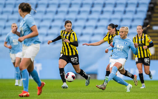 Häckens Tabitha Michelle Tindell och Nesrin Akgun